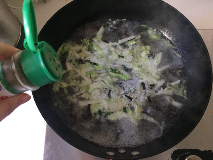 黑白菜豆腐鸡蛋汤