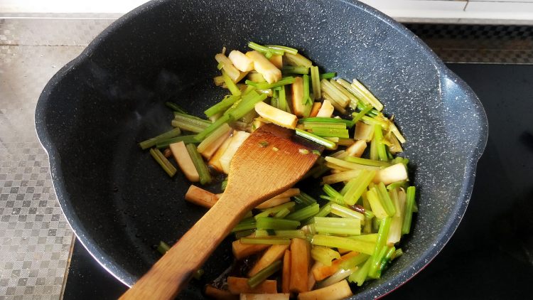 芹菜牛柳炒年糕