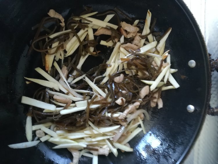 茭白海带肉丝