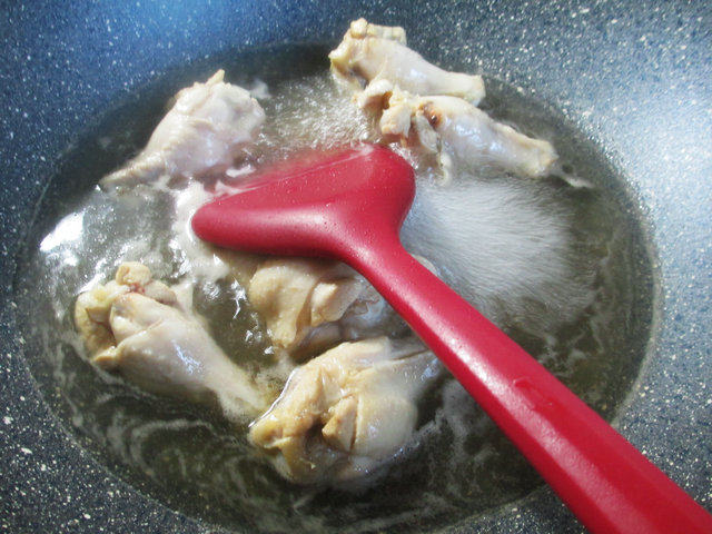 香菇腐竹烧鸡翅根
