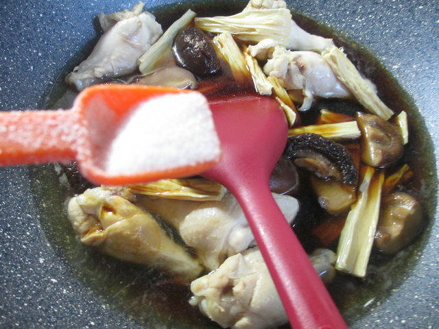 香菇腐竹烧鸡翅根