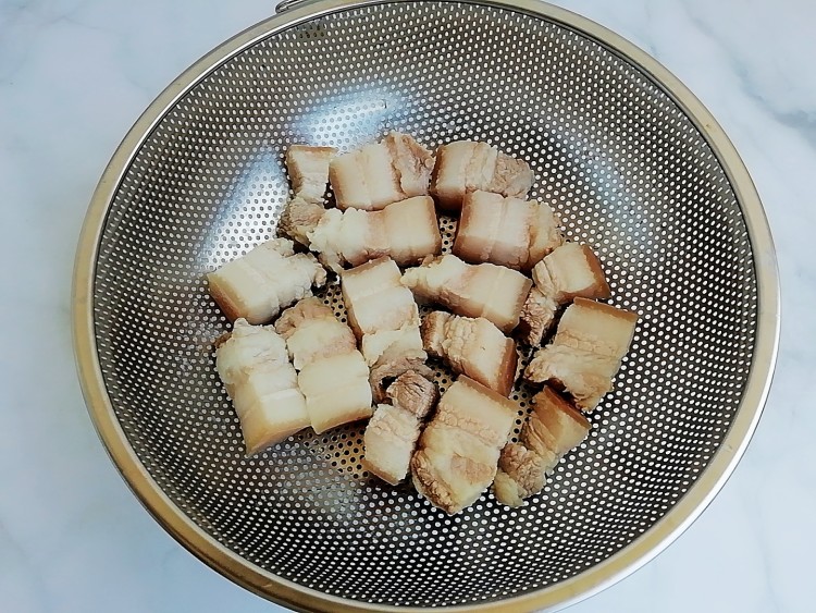 鹌鹑蛋红烧肉