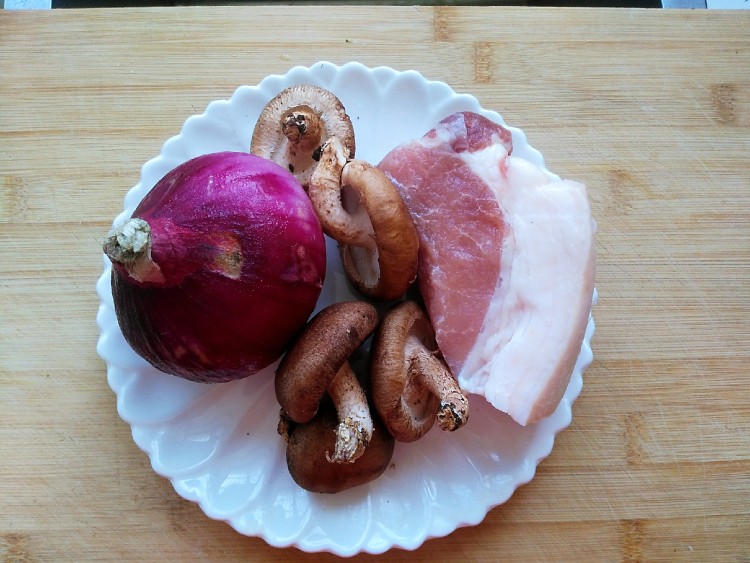 洋葱香菇炒肉