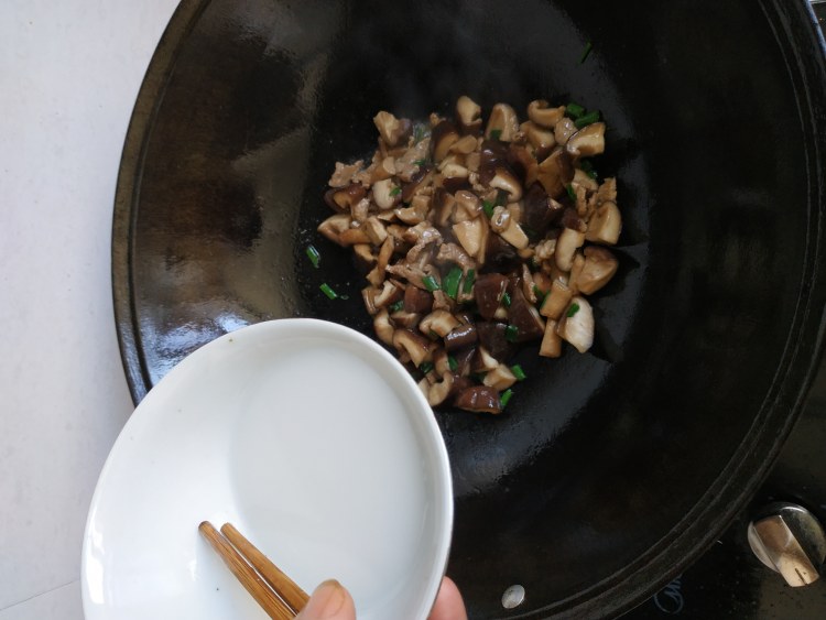 鲜香茹炒肉片