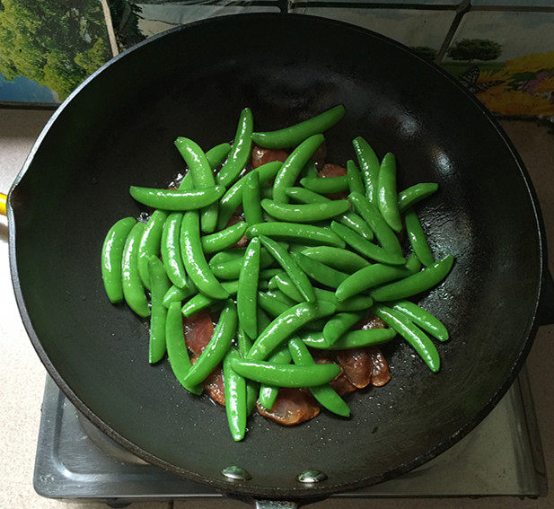 台式香肠炒甜豆