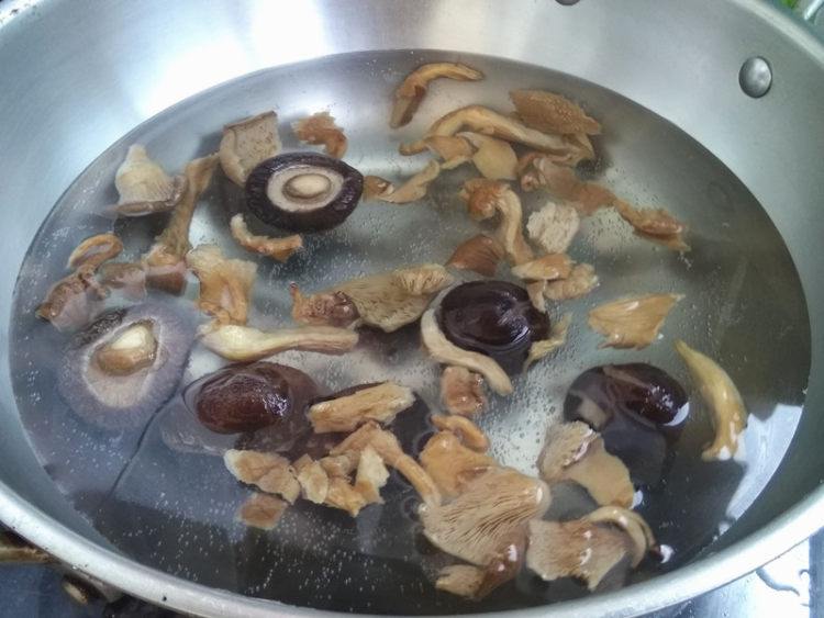 菌菇煲鸭汤