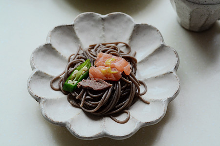 三文鱼荞麦面