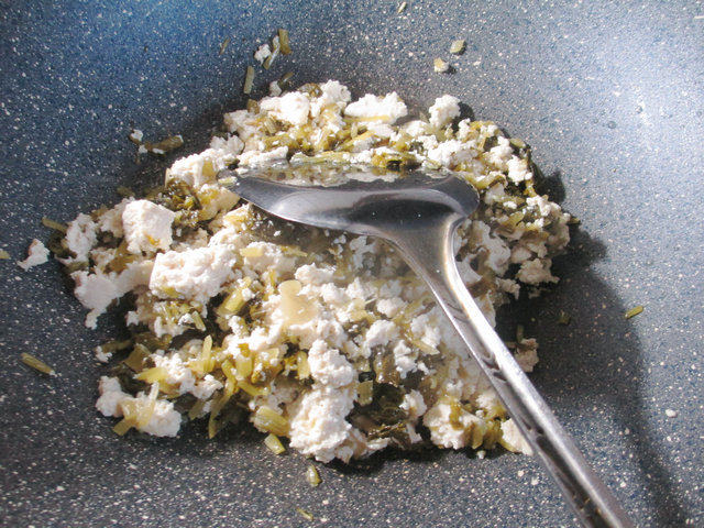 雪菜抓炒老豆腐