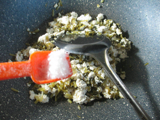 雪菜抓炒老豆腐